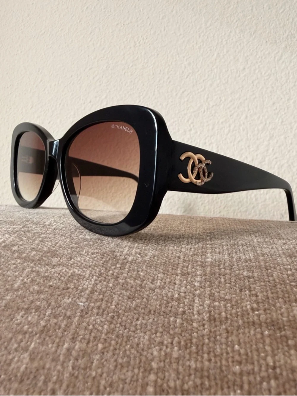 CHANEL Black Round Logo Sunglasses with Gold & Crystal CC Emblem - Picture 7 of 10
